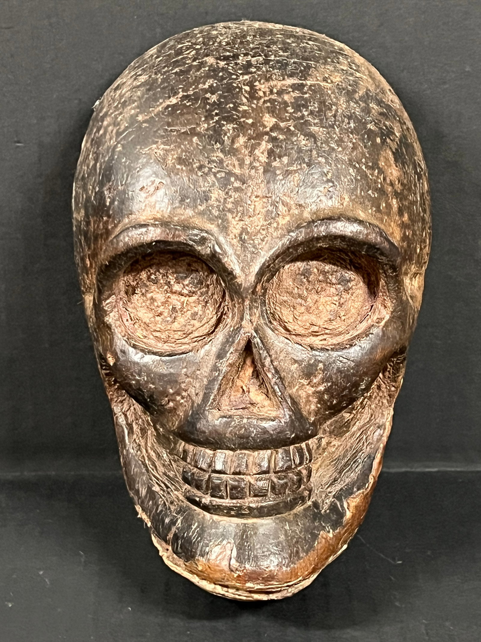 Carved Wood Skull Plaque: Folk Art Carved Wood Skull Plaque. The dimension is 8 inches high x 5.25 inches wide. Please be aware that some of the items are vintage, secondhand, old ages, antiques and may have a defects or sign 