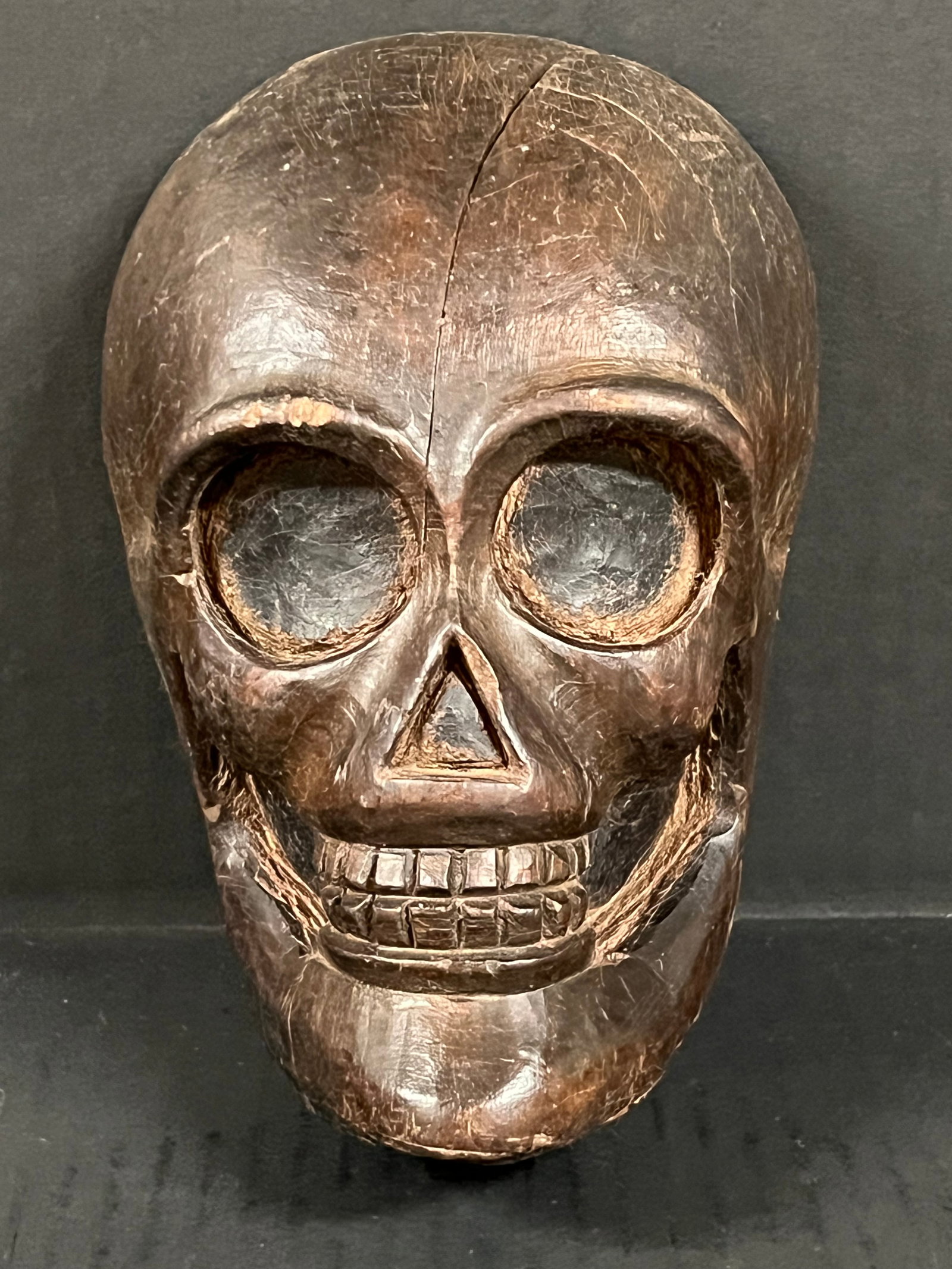 Carved Wood Skull Face Plaque: Folk Art Carved Wood Skull Face Plaque. The dimension is 8 inches high x 5.25 inches wide. Please be aware that some of the items are vintage, secondhand, old ages, antiques and may have a defects or 