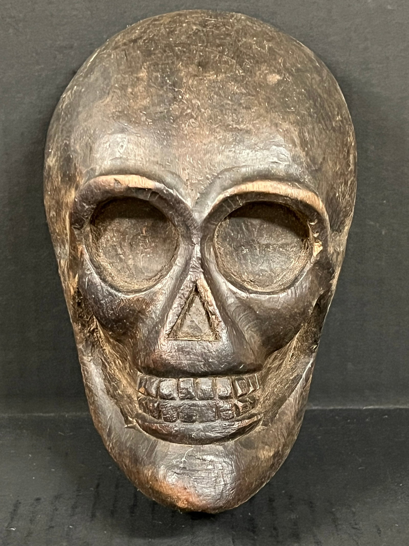 Carved Wood Skull Face Plaque: Folk Art Carved Wood Skull Face Plaque. The dimension is 8 inches high x 5.25 inches wide. Please be aware that some of the items are vintage, secondhand, old ages, antiques and may have a defects or 