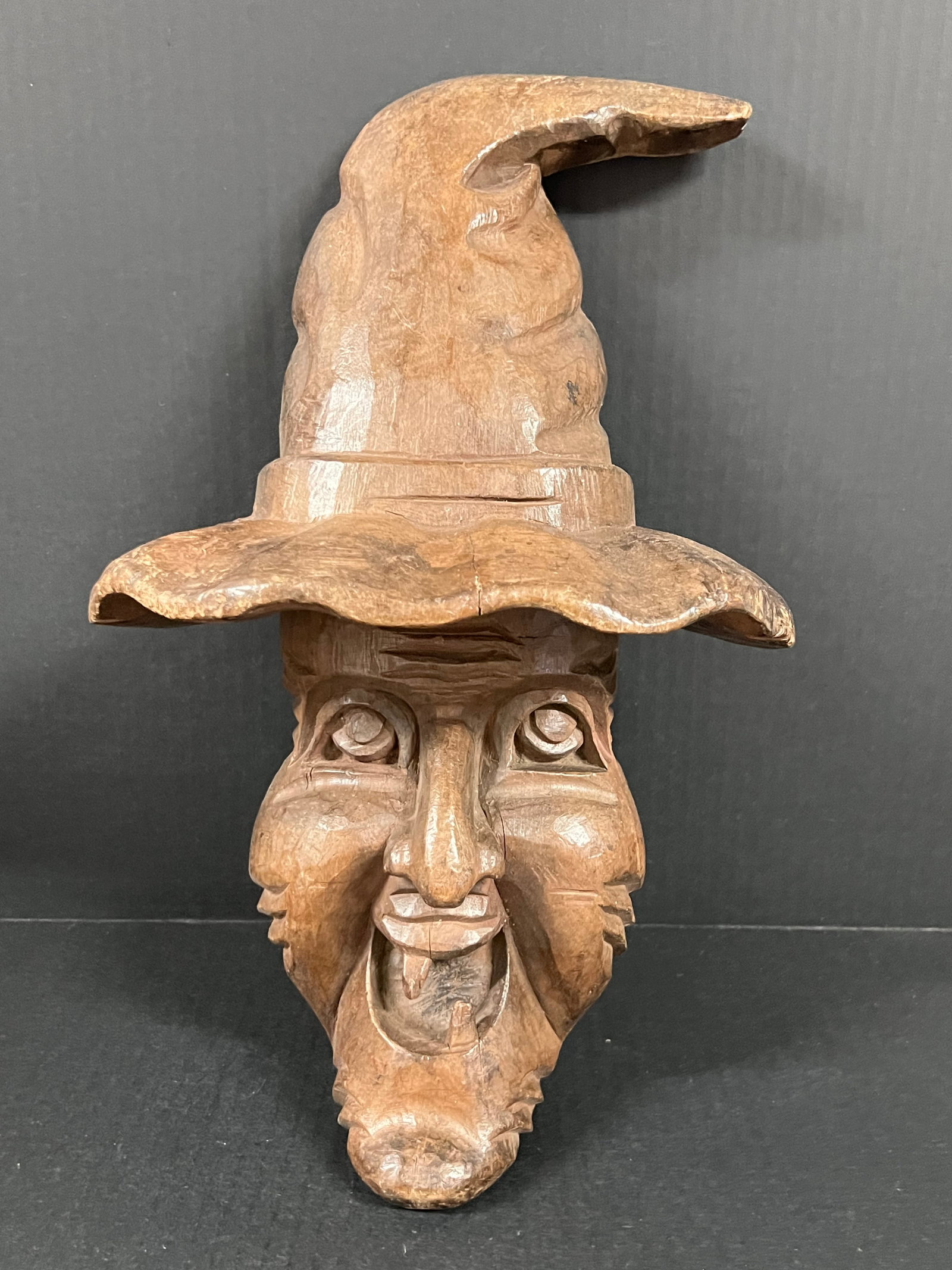 Carved Wood Witch Plaque Face: Folk Art Carved Wood Witch Plaque Face. The dimension is 16 inches high x 10 inches wide. Please be aware that some of the items are vintage, secondhand, old ages, antiques and may have a defects or s