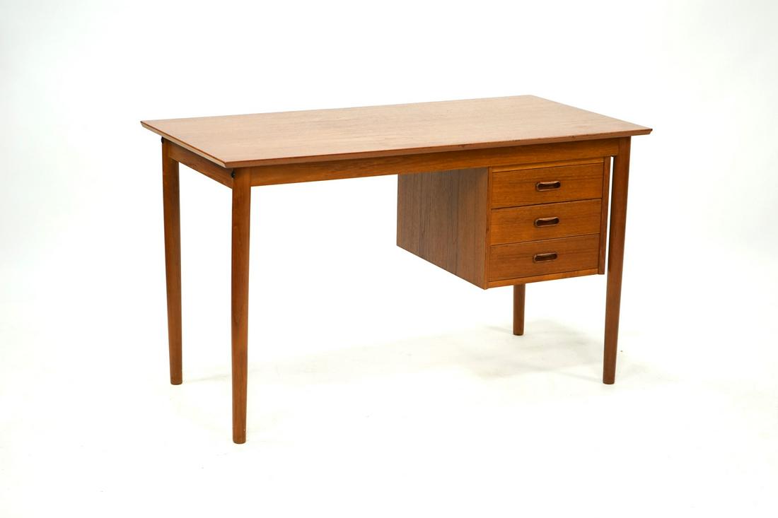 Arne Vodder Attrib. Teak Desk: Beautiful desk with convertable functionality: One can slide the drawers to the left or right as needed. Top also slides for the addition of a leaf which no longer exists. One could be made by an expe
