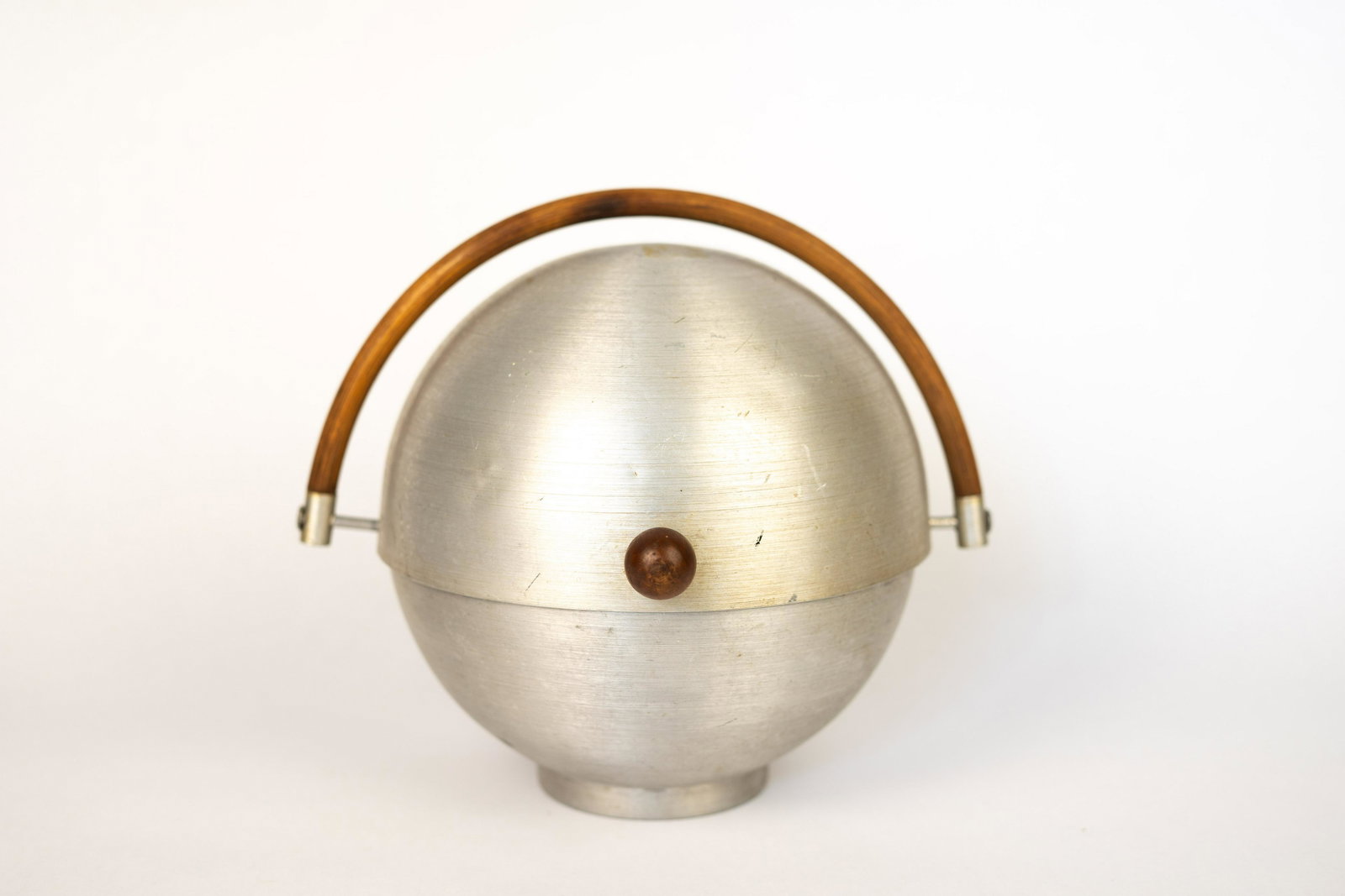 Early Russel Wright Bread Warmer (1 of 9)