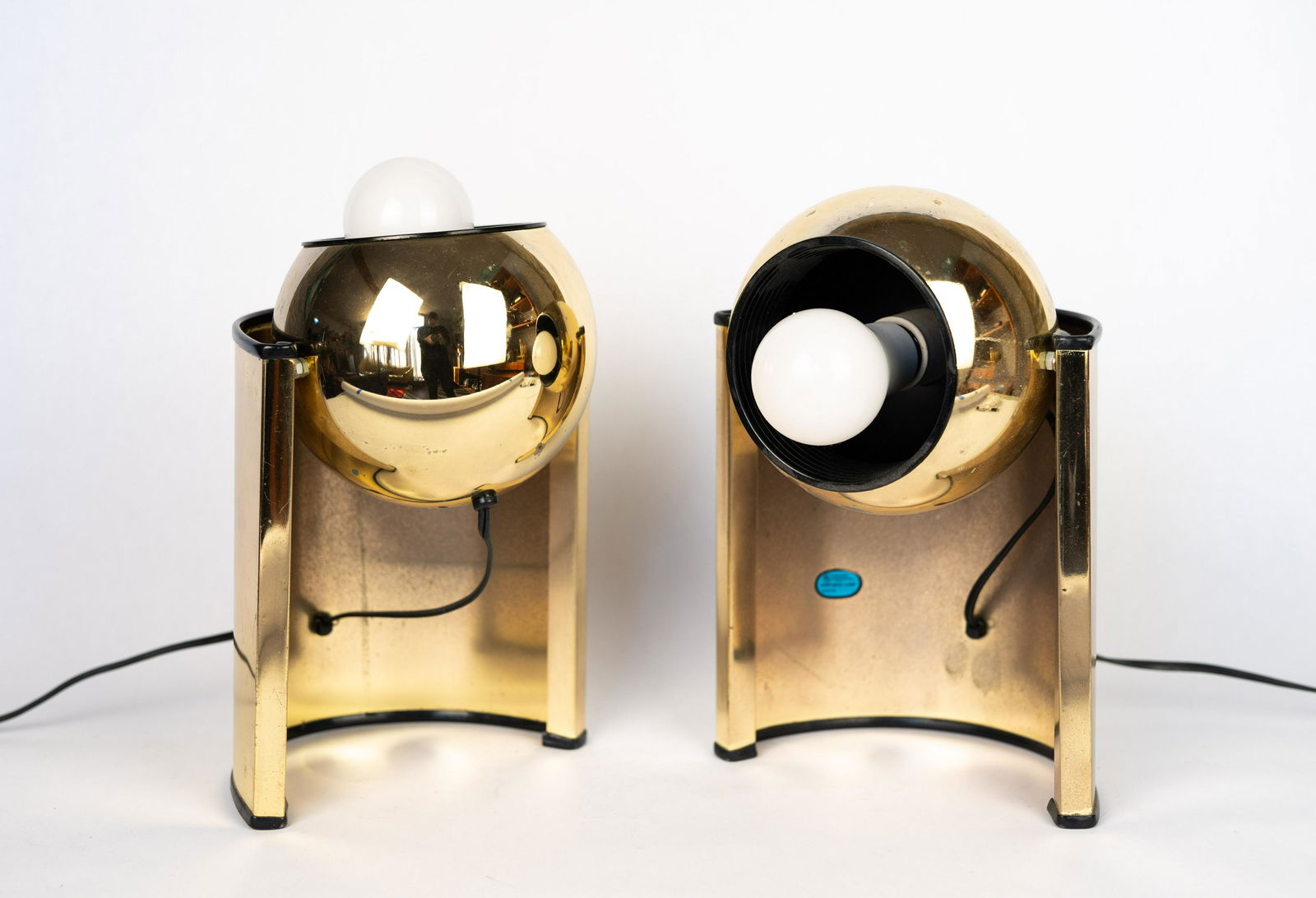 One Pendant Light, Two Kenroy Rotating Lamps (1 of 12)