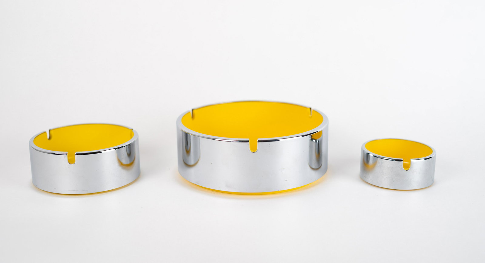Set of 3 Isamu Kenmochi Chrome and Plastic Ashtrays in Yellow (1 of 10)
