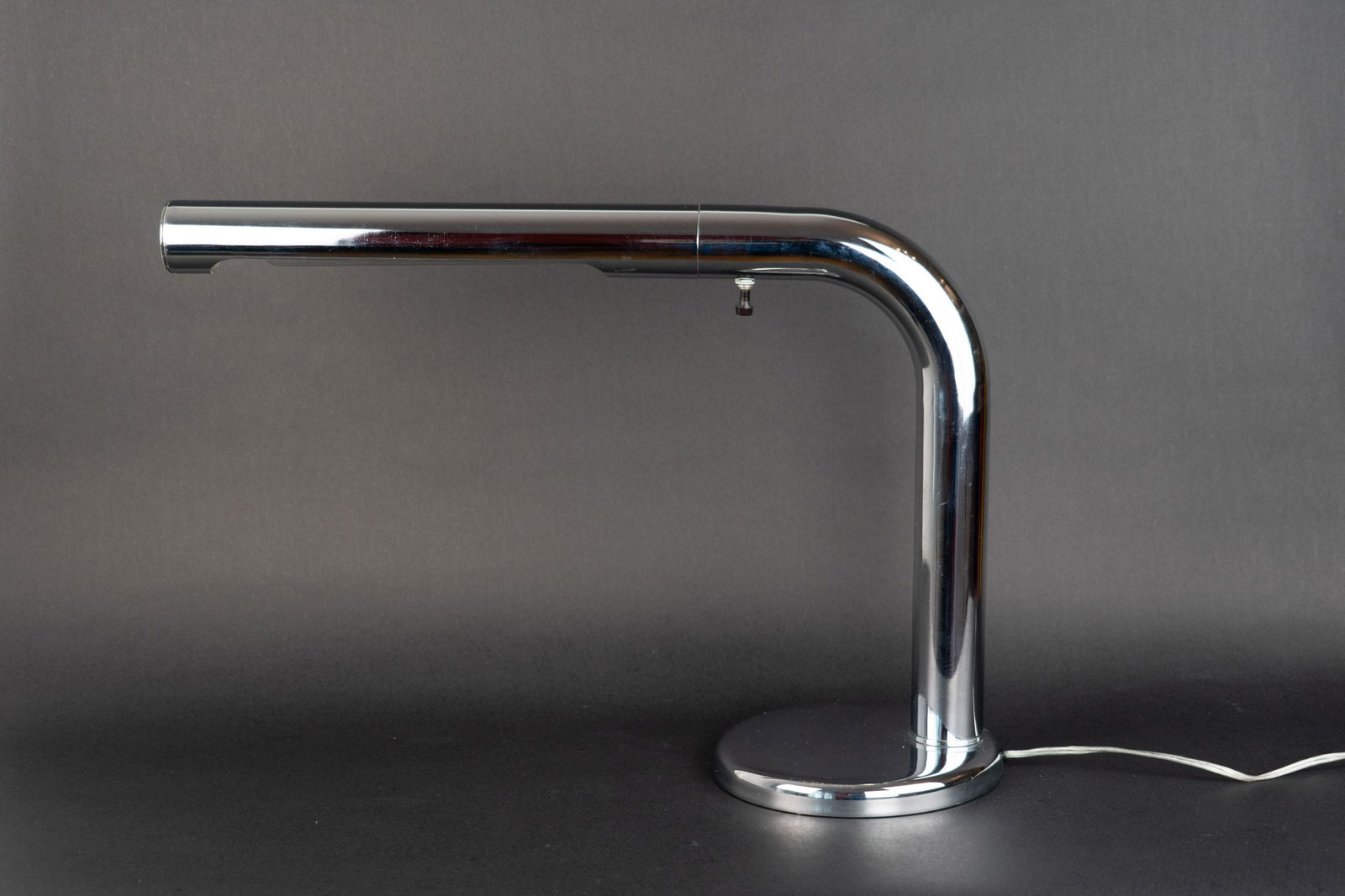 Robert Sonneman Attri. Chrome Tubular Table/Desk Lamp: Attributed to Robert Sonneman. 16.25 inches tall, 23 inches wide and 8 inches deep.