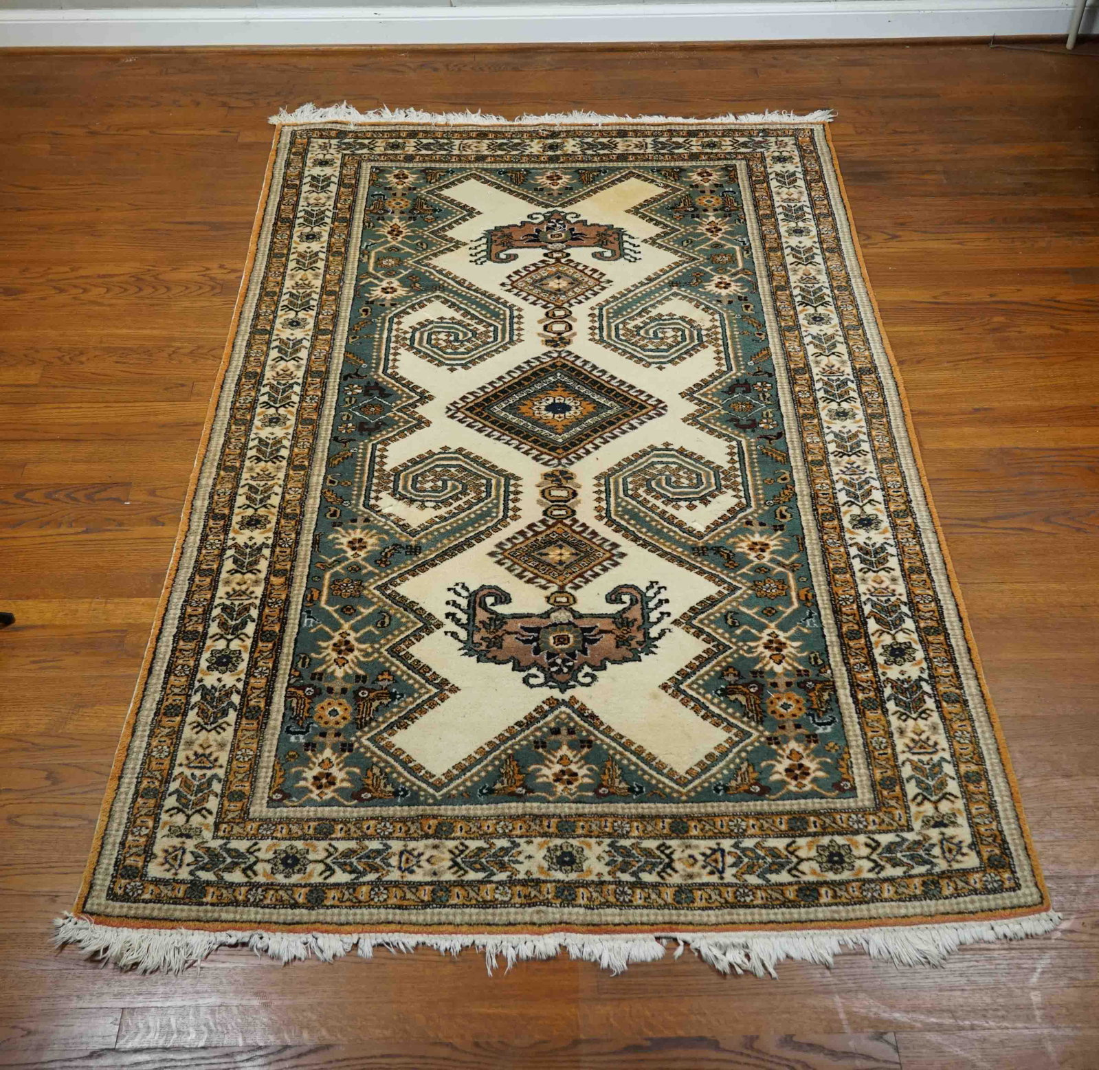 Beautiful Iranian Rug 4'-9" x 7'-4": Wool rug made in Iran. Measures 4'-9" x 7'4".