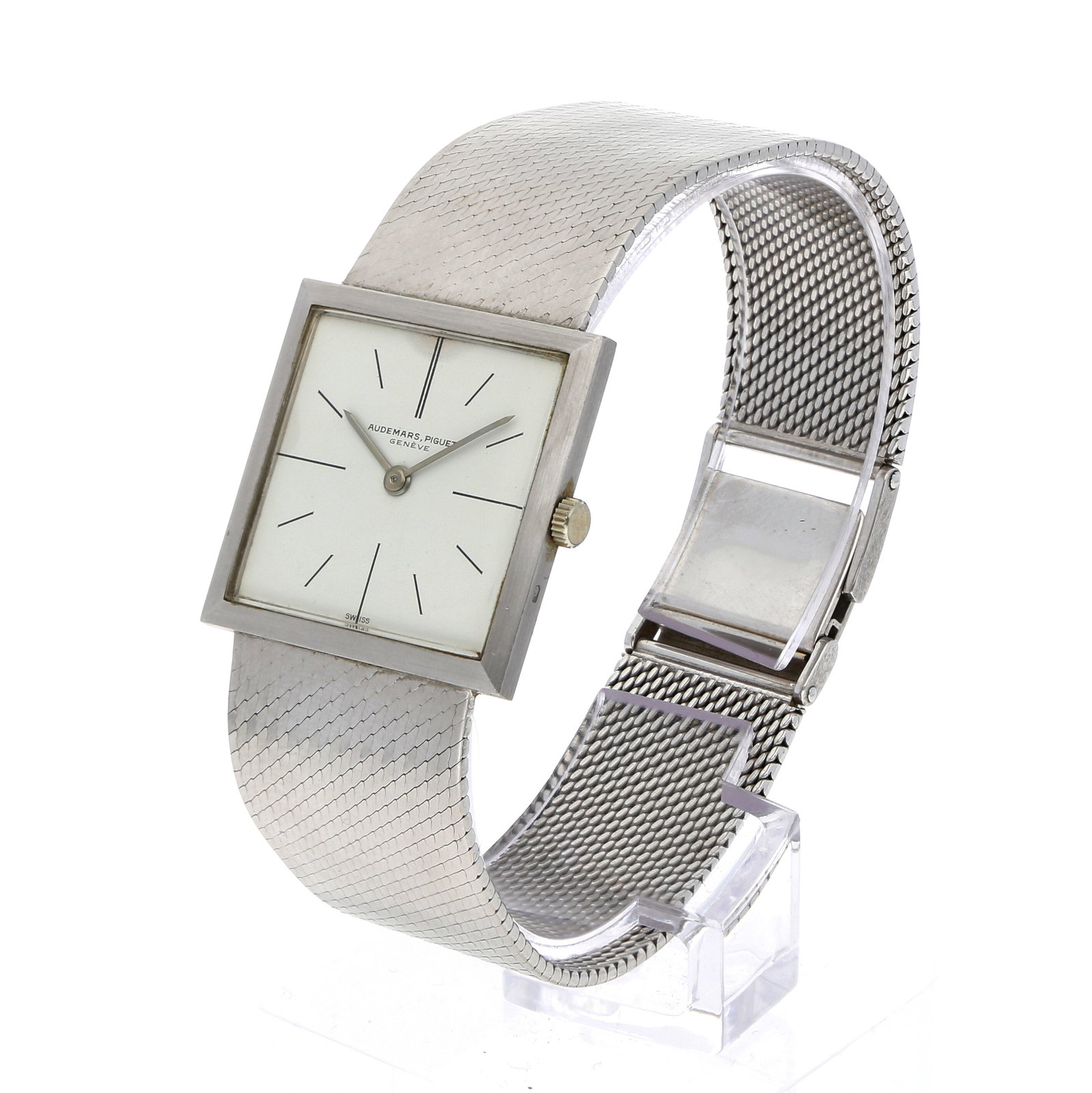 Audemars Piguet: AUDEMARS PIGUET DRESSWATCH SQUARE, 18K Weissgold, Referenz BC 5091, Herstellungsjahr ca. 1970, Durchmesser 27 mm × 27 mm, Gehäuse Quadratisches Gehäuse aus mattiertem 18K Weissgold mit
