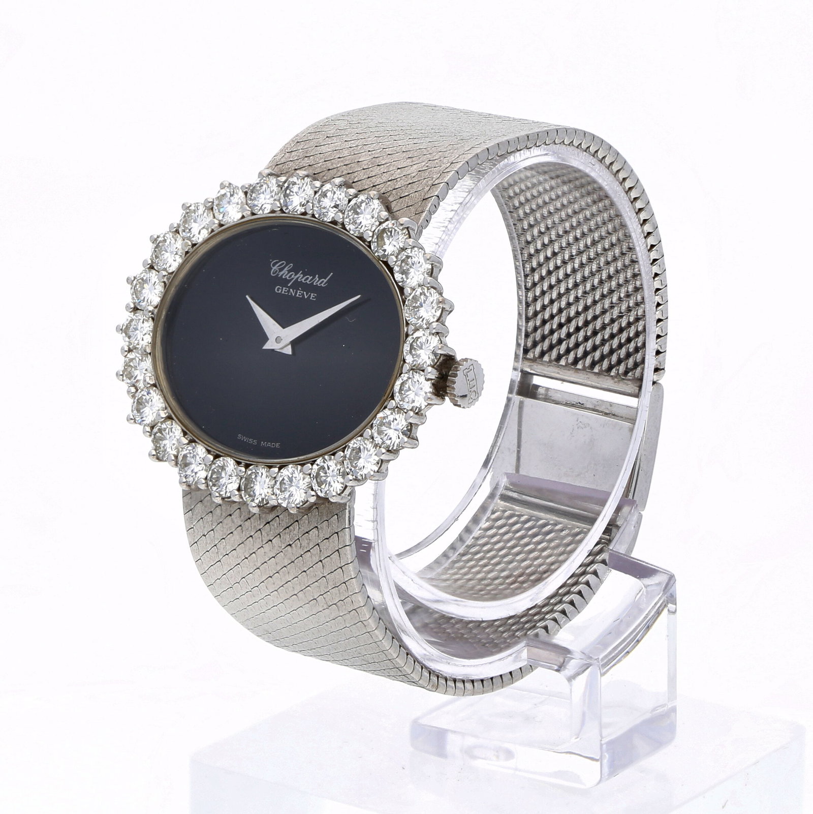 Chopard: CHOPARD CLASSIQUE OVAL, 18K Weissgold, Referenz 5042/1, Herstellungsjahr ca. 1975, Durchmesser 31 mm × 27 mm, Gehäuse Ovale Form aus 18K Weissgold mit üppiger offener