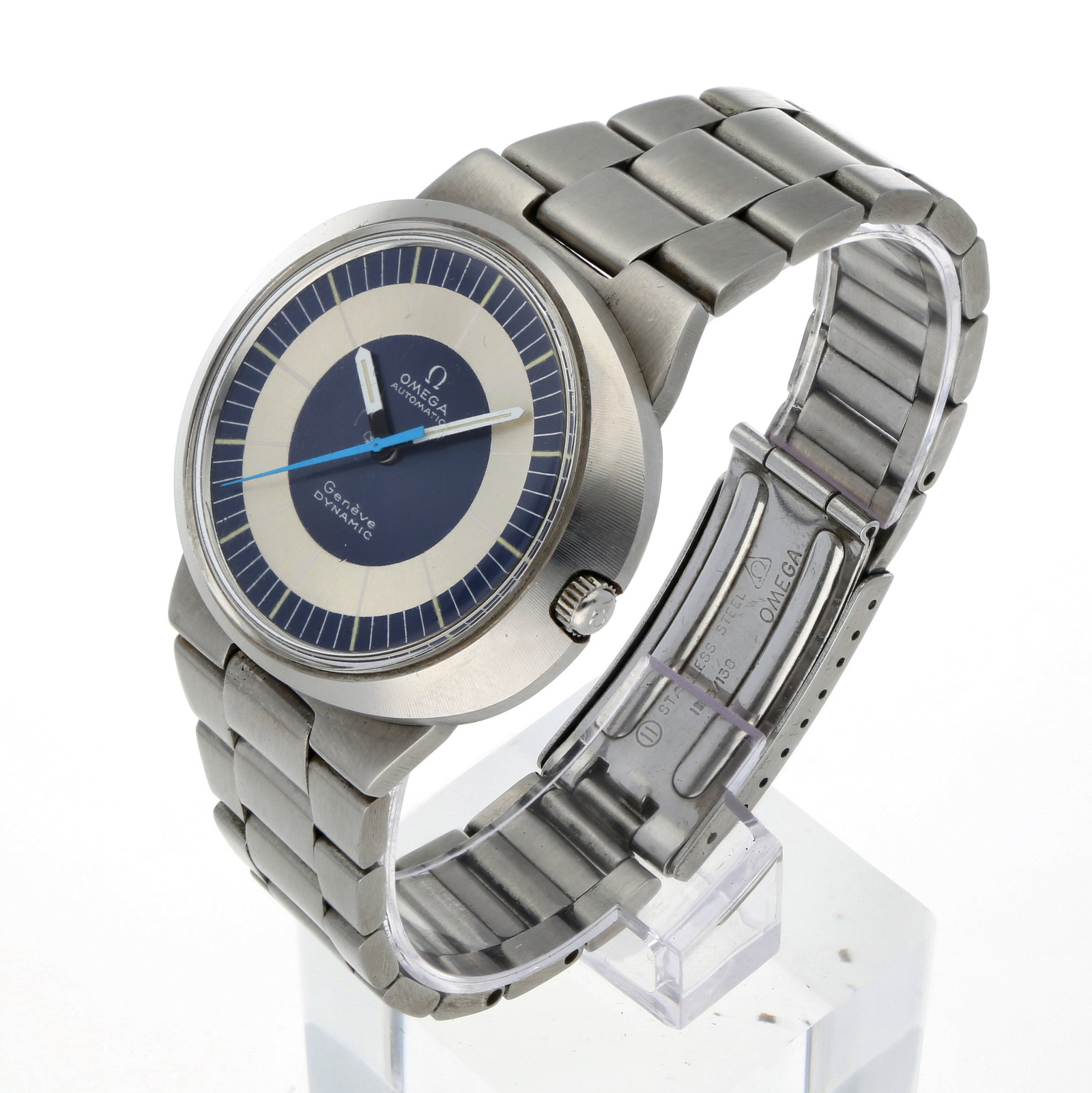 Omega: OMEGA GENÈVE DYNAMIC DAY-DATE, Edelstahl, Referenz 166.0108, Herstellungsjahr ca. 1972, Durchmesser 41 mm x 36 mm, Gehäuse Elliptisches Edelstahlgehäuse der Dynamic-Linie mit