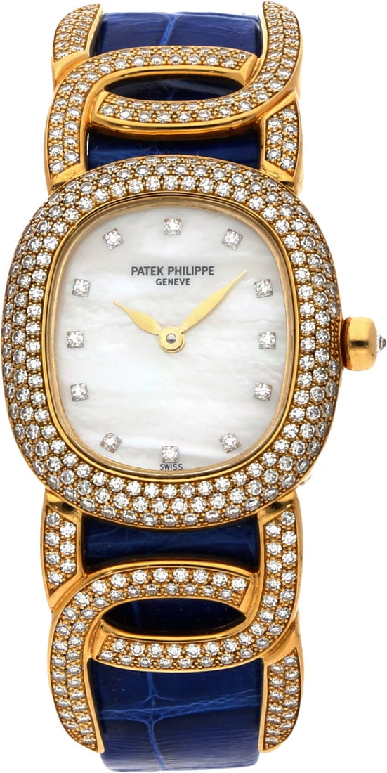 Patek Philippe: PATEK PHILIPPE GOLDEN ELLIPSE «DIAMONDS», 18K Gelbgold, Referenz 4832, Herstellungsjahr ca. 1990er Jahre, Durchmesser 23 mm x 64 mm, Gehäuse Kissenförmiges Gehäuse aus 18K
