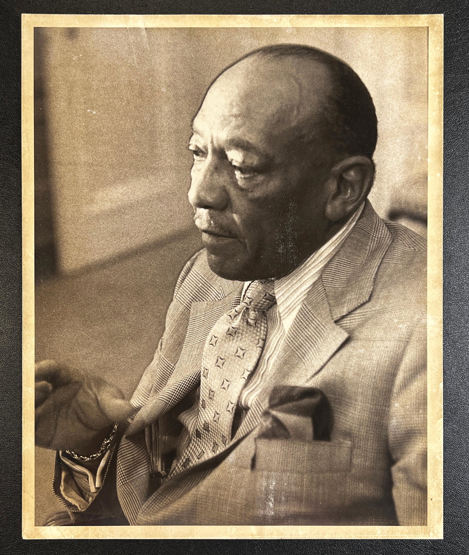 Vintage Jessee Owens Portrait Photograph by Peter Breinig, 1976: Rare Original Jessee Owens Portrait Photograph by Peter Breinig, dated March 1, 1976 (4 years before Owen's death). Photo was taken during a Darrell Wilson interview of Jesse Owens for the San Francis