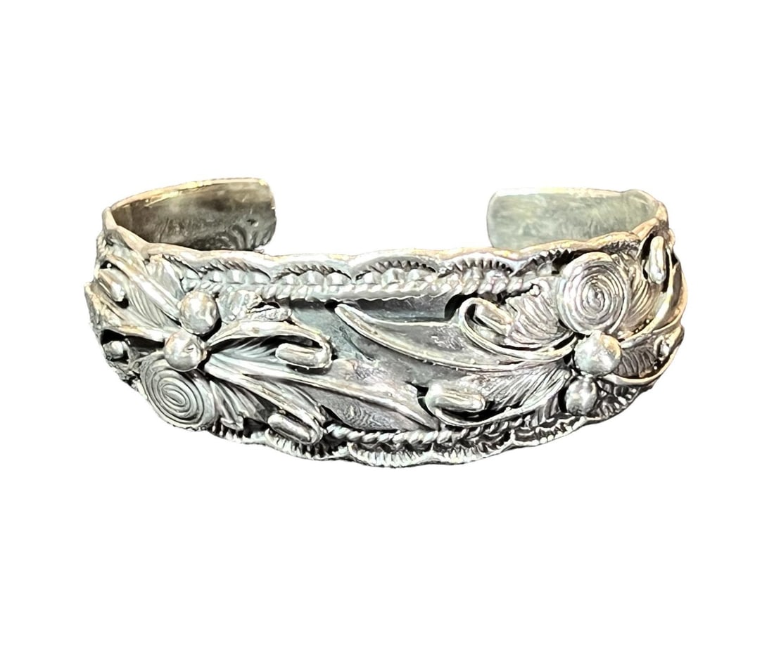 Vintage Navajo Sterling Silver Cuff Bracelet (1 of 5)