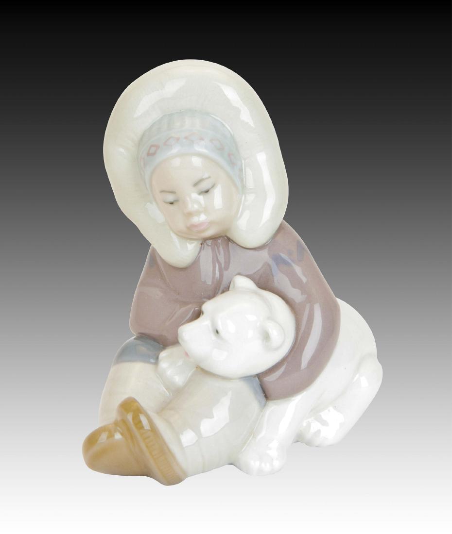 Lladro Eskimo Figurine 1195 (1 of 3)
