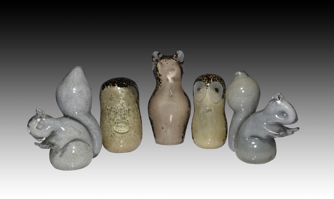 5 Wedgwood Blown Glass and Etched Animals: 2 art-glass owls are marked on the base" Wedgwood England" and the fattest of the 2 also has an original gold paper label. Also included is 1 blown cat and a pair of blown glass squirrels. 1 squirrel 