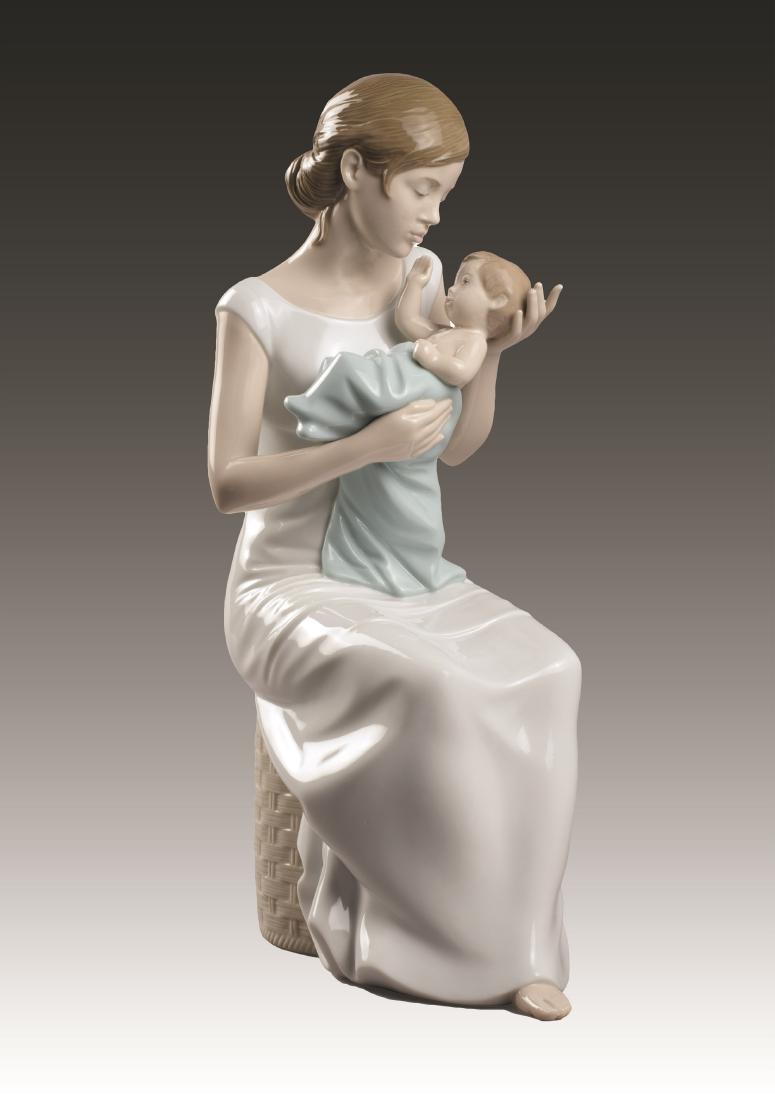 Lladro Soothing Lullaby Figurine 8781 (1 of 4)