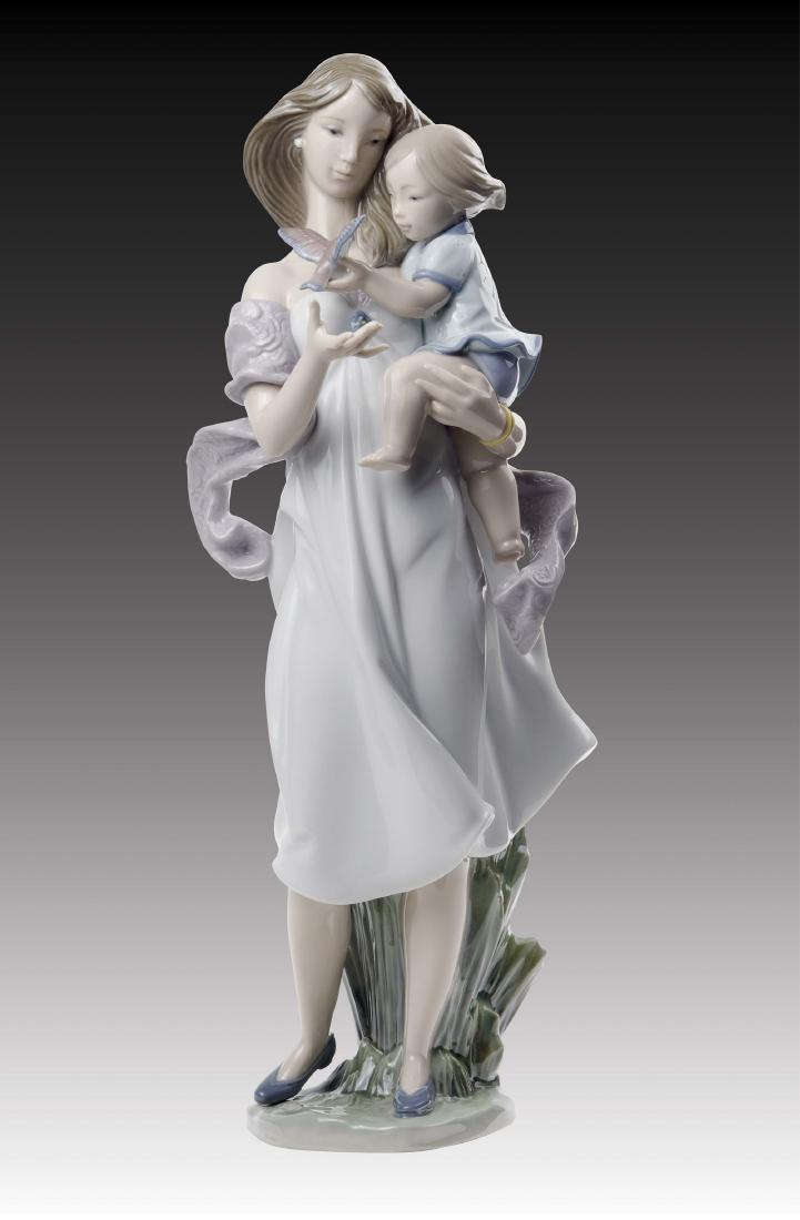 Lladro Look Mommy !! Figure 8715 Retired 2017 (1 of 3)