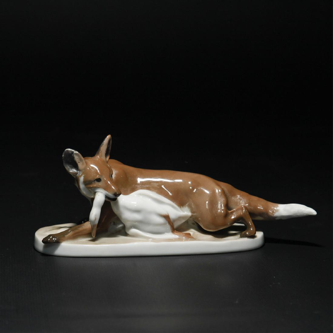 Rosenthal Fox with Goose Porcelain Figurine: Rosenthal Fox with Goose Porcelain Figurine designed by Fritz Diller in1913 at the Selb factory.6.5"L x 2.5"H x 2"W =; Country of Origin: Germany