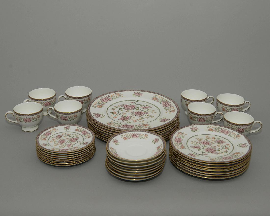 Wedgwood Vintage Melford 40-Piece Dinner Tea Set: A beautiful example of Wedgwood dinnerware, this is 40-pieces in an 8-place setting, including: 8 dinner plates 10.5" D; 8 saucers 5.75" D; 8 salad/dessert plates 8" D; 8 bread plates 6" D; and 8 teac