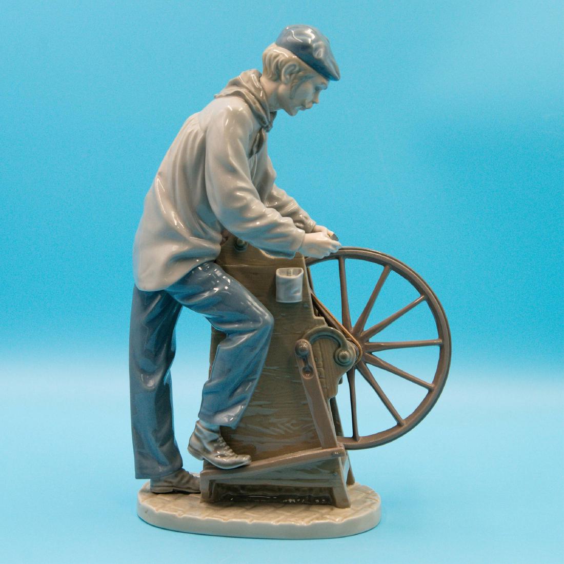 Lladro Porcelain Figurine Sharpening The Cutlery (1 of 5)