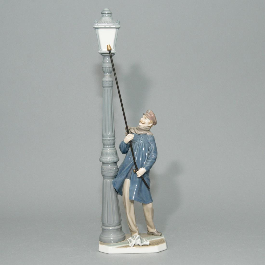 Lladro Porcelain Figurine Lamplighter (1 of 5)