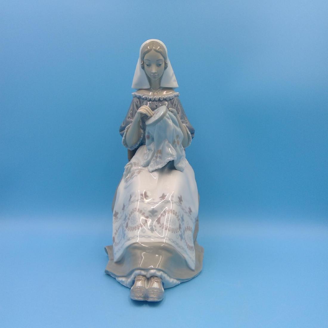 LLADRO EMBROIDERER LARGE PORCELAIN FIGURINE (1 of 5)