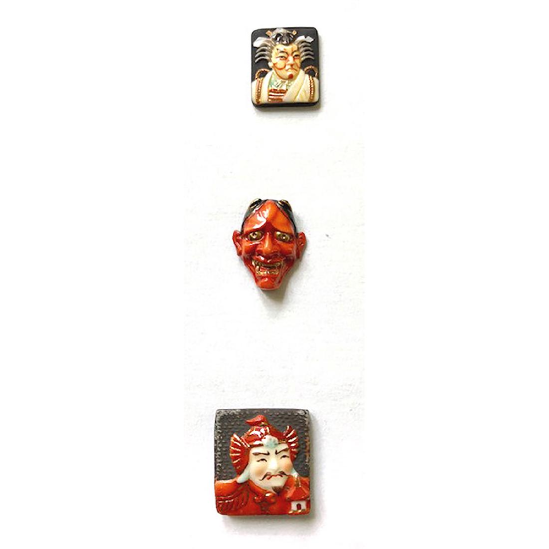 3 MEDIUM ARITA PORCELAIN BUTTONS (1 of 4)