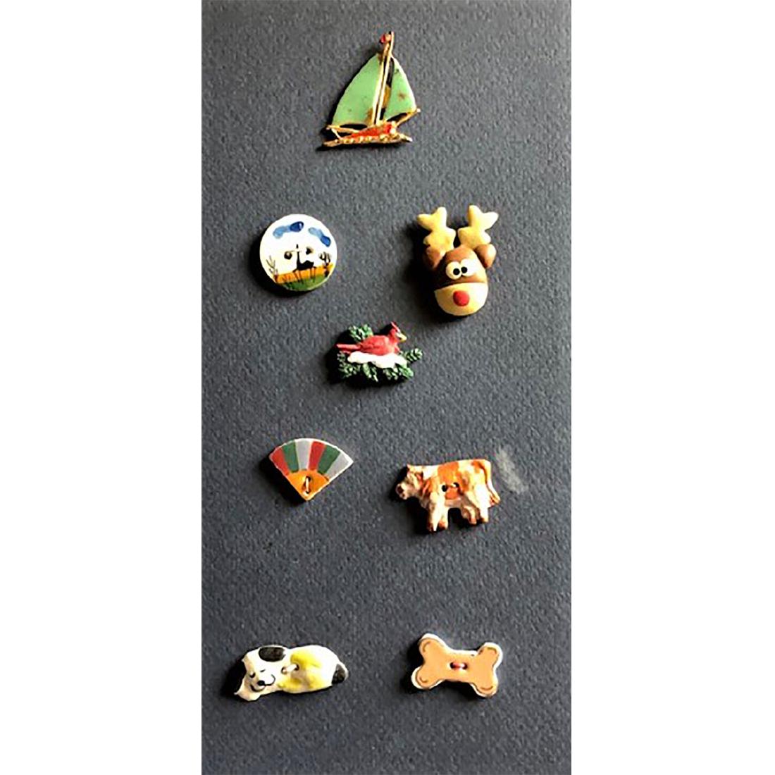 5 CARDS OF REALISTIC/GOOFIE BUTTONS (1 of 5)