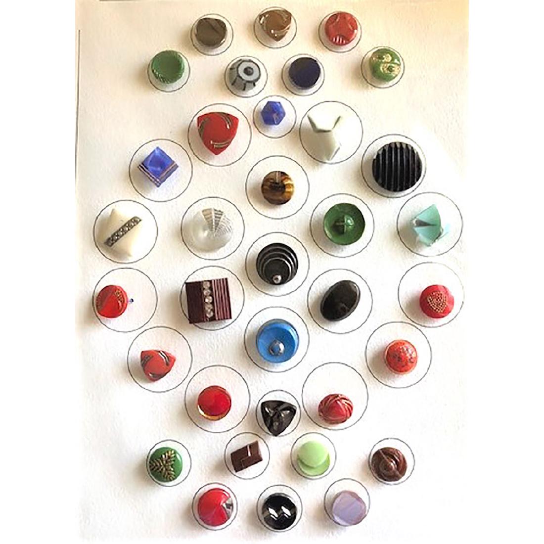 4 CARDS OF MODERN GLASS BUTTONS (1 of 2)