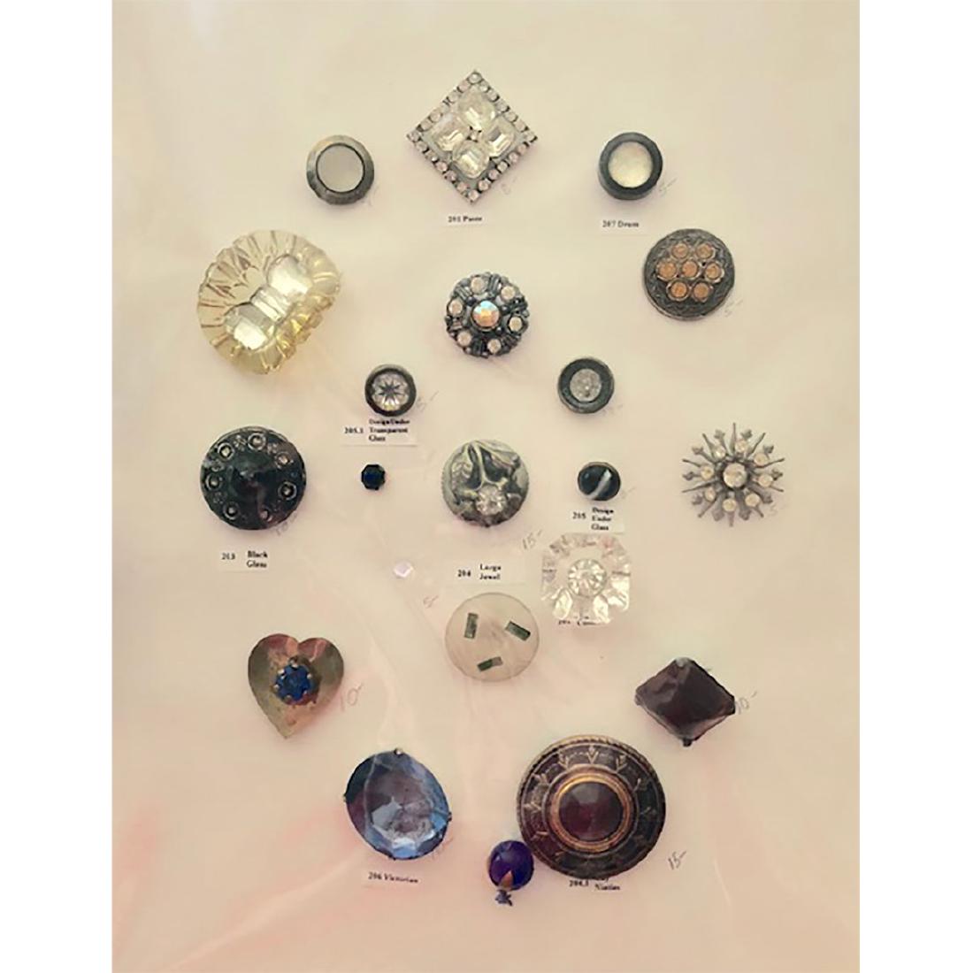 2 CARDS OF GLASS IN METAL INCL. DUGS: 2 Cards of Glass in Metal incl. Dugs and Jeweled