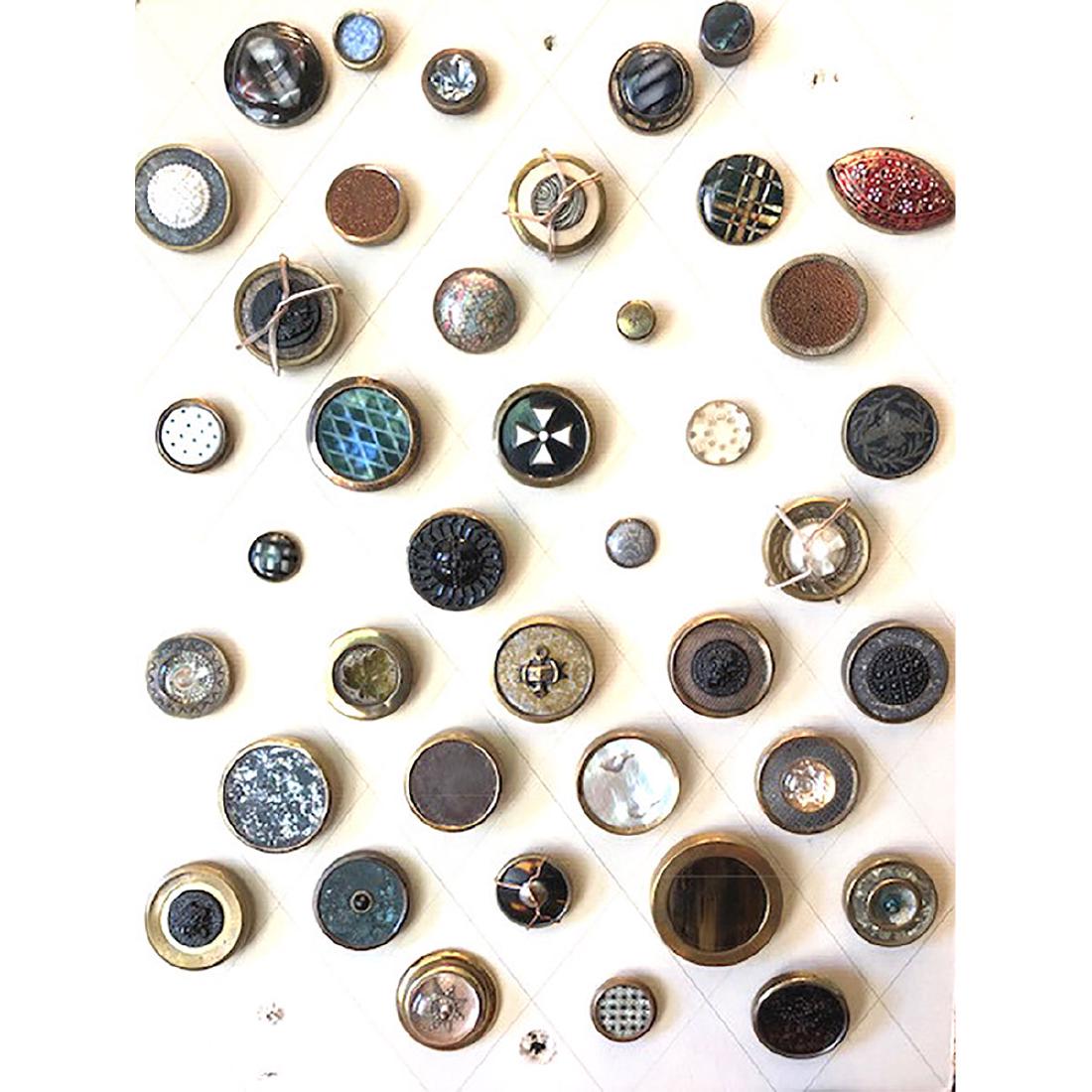40 DESIGN UNDER GLASS AND DRUM BUTTONS: 40 Design Under Glass and Drum Buttons including Several Beautiful Examples.