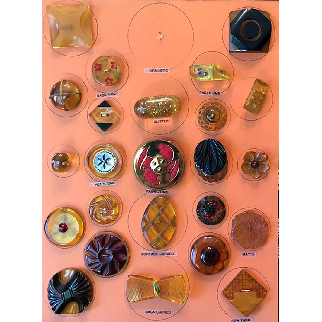 CARD OF 24 APPLEJUICE BAKELITE BUTTONS (1 of 1)