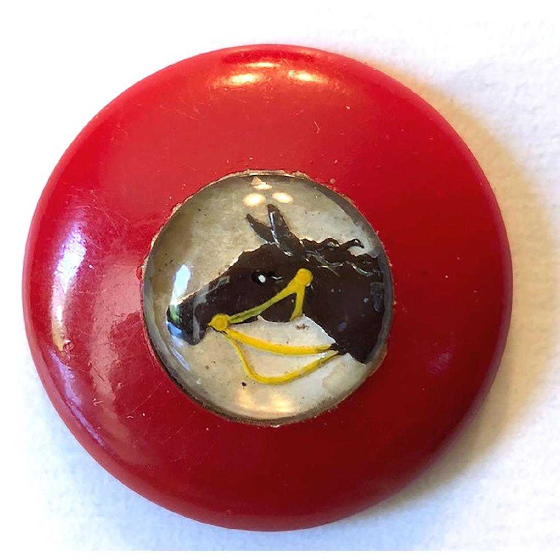 2 BAKELITE BUTTONS OF HORSES (1 of 2)