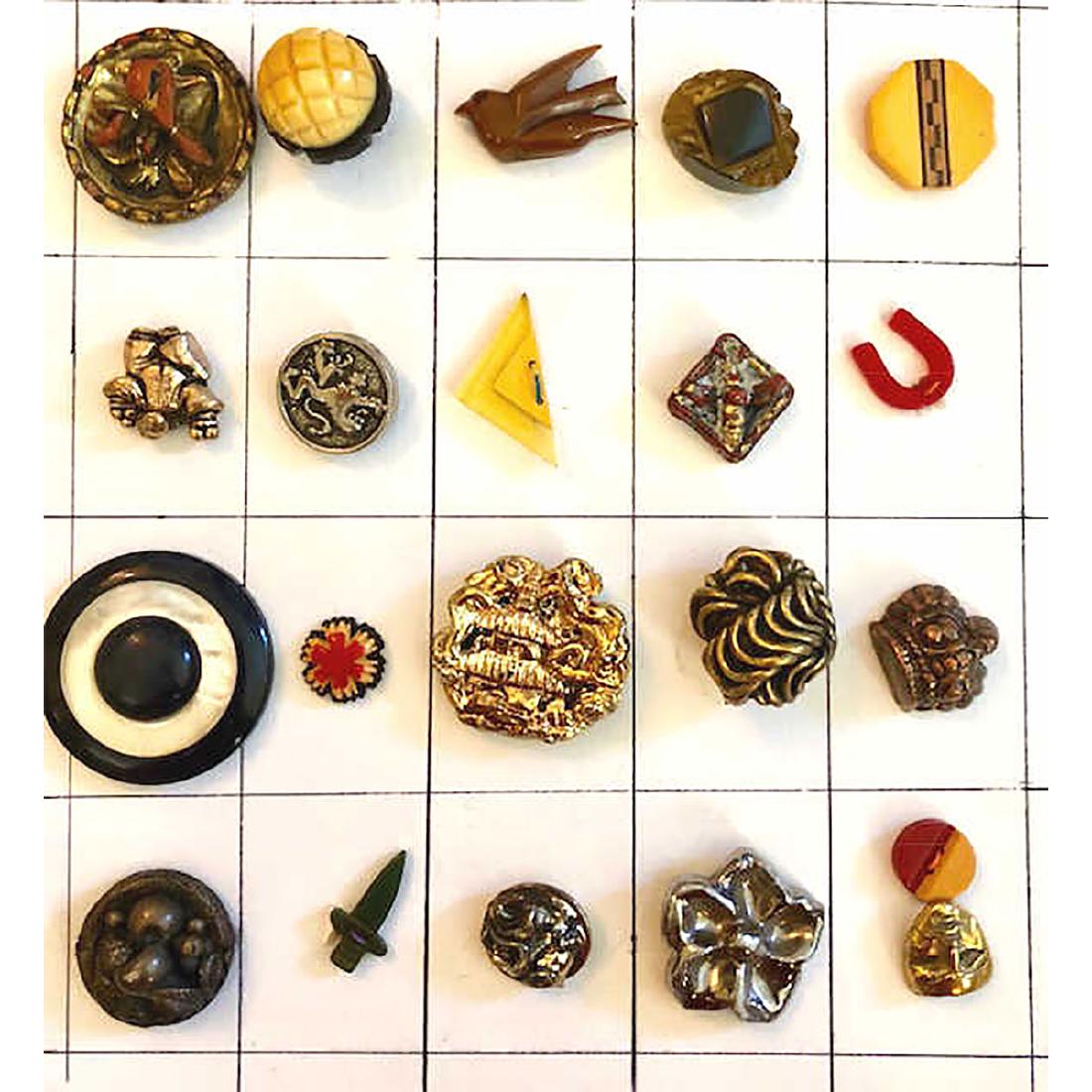 20 M/L BAKELITE AND BRITISH BAKELITE BUTTONS (1 of 5)