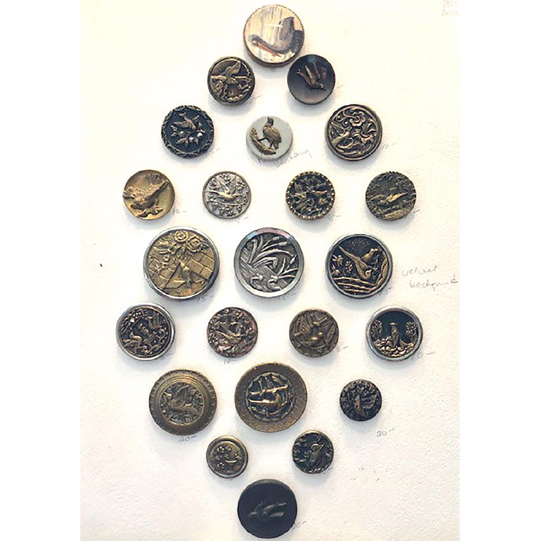 3 CARDS S/M/L BIRD BUTTONS IN ASSORTED MATERIALS (1 of 6)