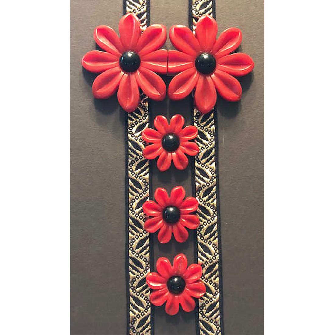 2 CARDS COLORFUL BAKELITE/PLASTIC BUTTONS (1 of 2)