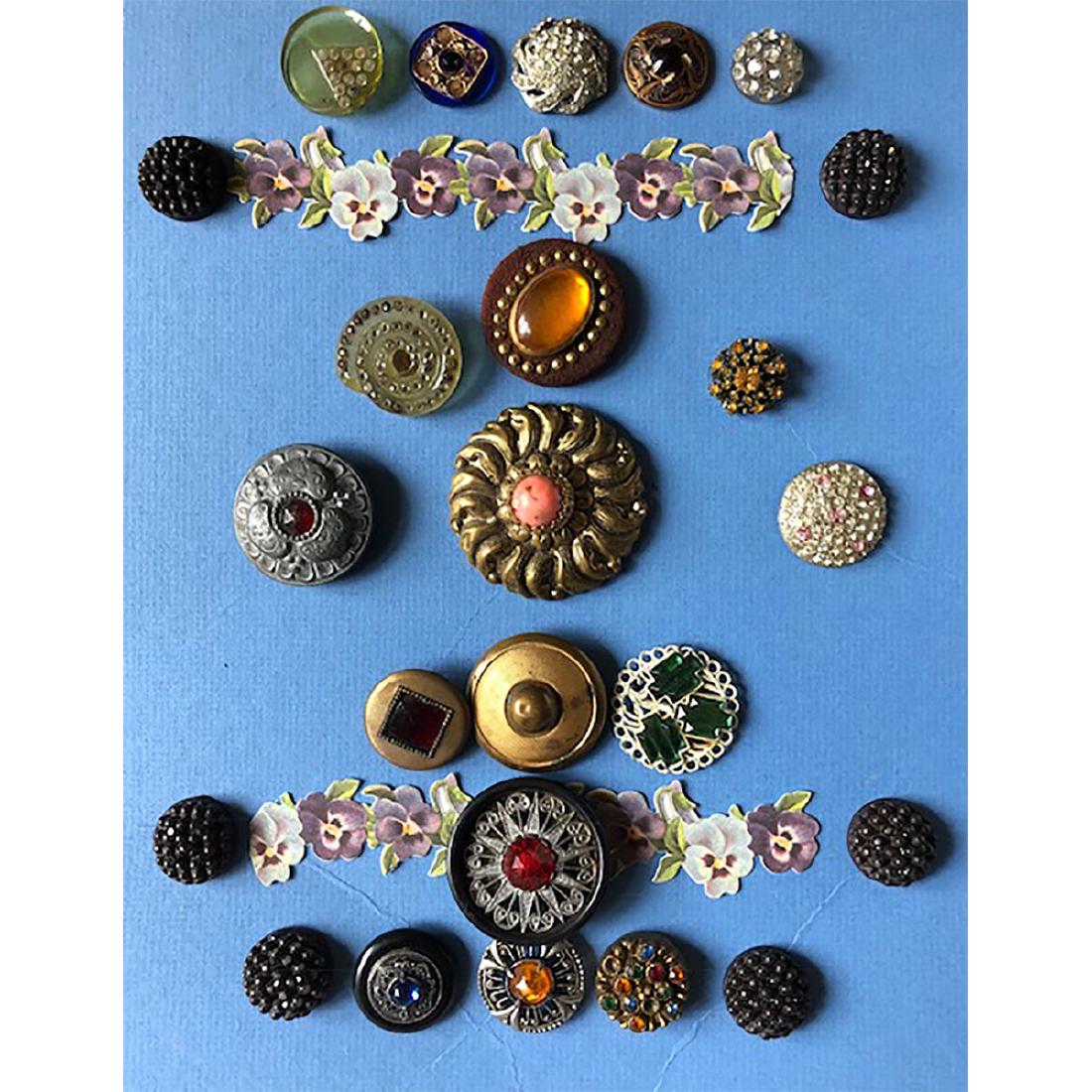 2 CARDS OF M/L PASTE AND LG. JEWEL BUTTONS (1 of 7)