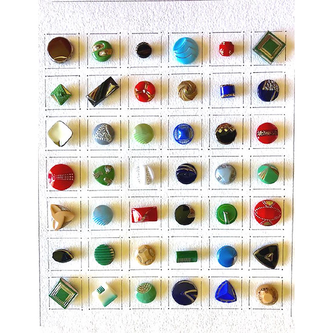 5 CARDS OF MOSTLY MODERN GLASS BUTTONS (1 of 5)