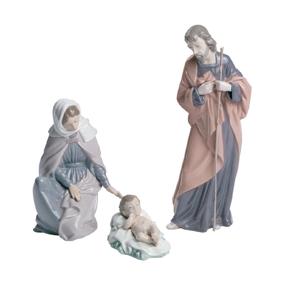 NAO LLADRO 3pc PORCELAIN FIGURINES GROUP: Nativity Set of 3 Nao Figurines. Joseph 11"H, Maria 7"H and Baby Jesus 4"L x 2.5"H. Country of Origin: Spain;