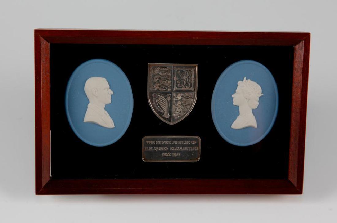 WEDGWOOD QUEEN ELIZABETH SILVER JUBILEE SET (1 of 3)