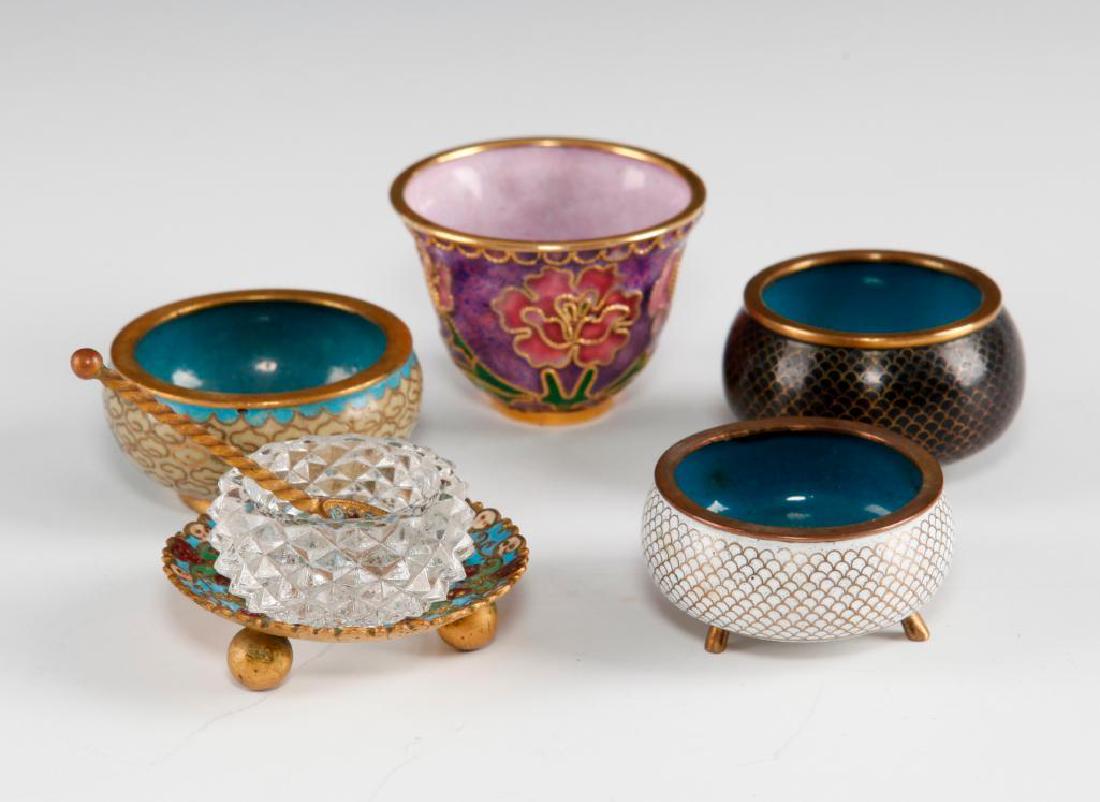 GROUP OF 5 ANTIQUE CLOISONNE & ENAMEL OPEN SALT CELLARS: Grouping of 5 finely decorated salts. Dimensions: Tallest is about 1.5"