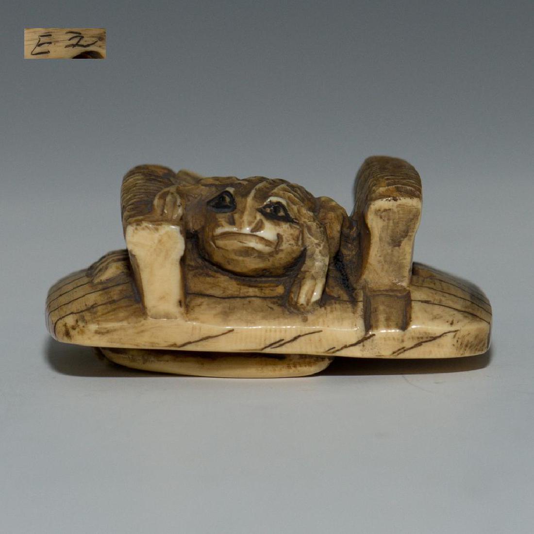 ANTIQUE JAPANESE CARVED NETSUKE FIGURE FROG (1 of 7)