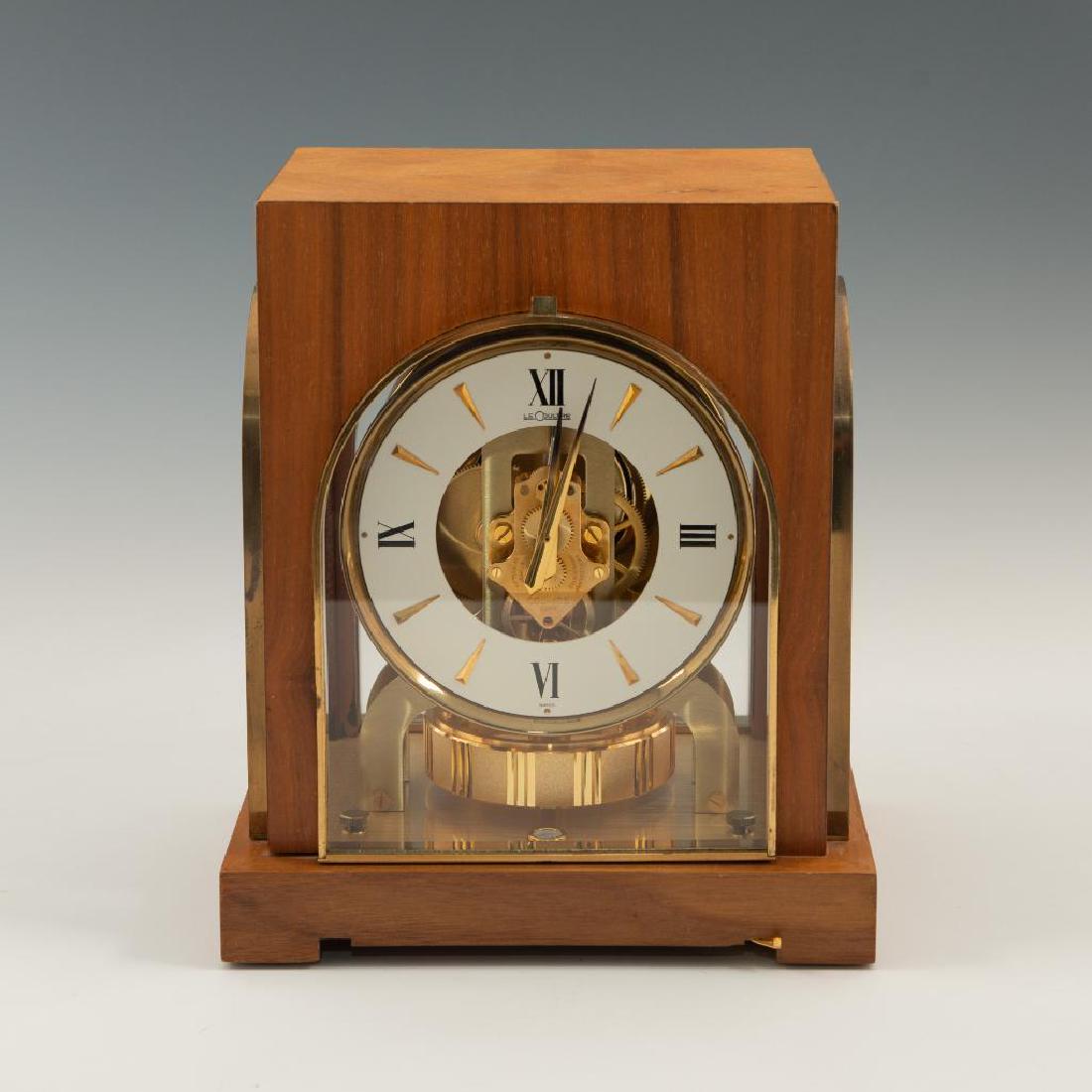 VINTAGE LECOULTRE GRUEN COSMOS 528 ATMOSPERIC CLOCK: Working perpetual timepiece in walnut case with brass furniture. A Swiss made desk model with bubble level and adjustable feet for supreme accuracy and balance. Powered by changed in satmospheric pres