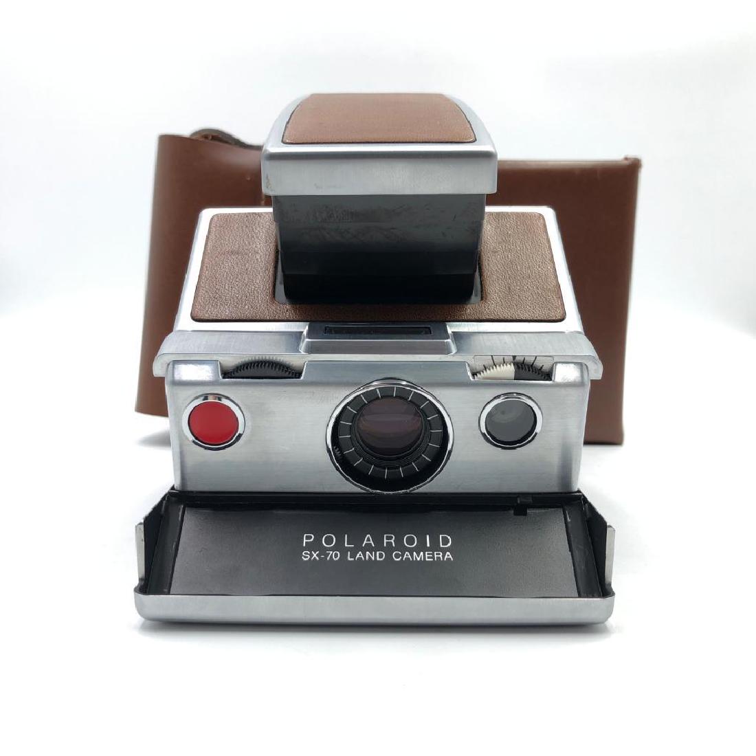 VINTAGE POLAROID LAND SX-70 INSTANT CAMERA WITH CASE (1 of 7)