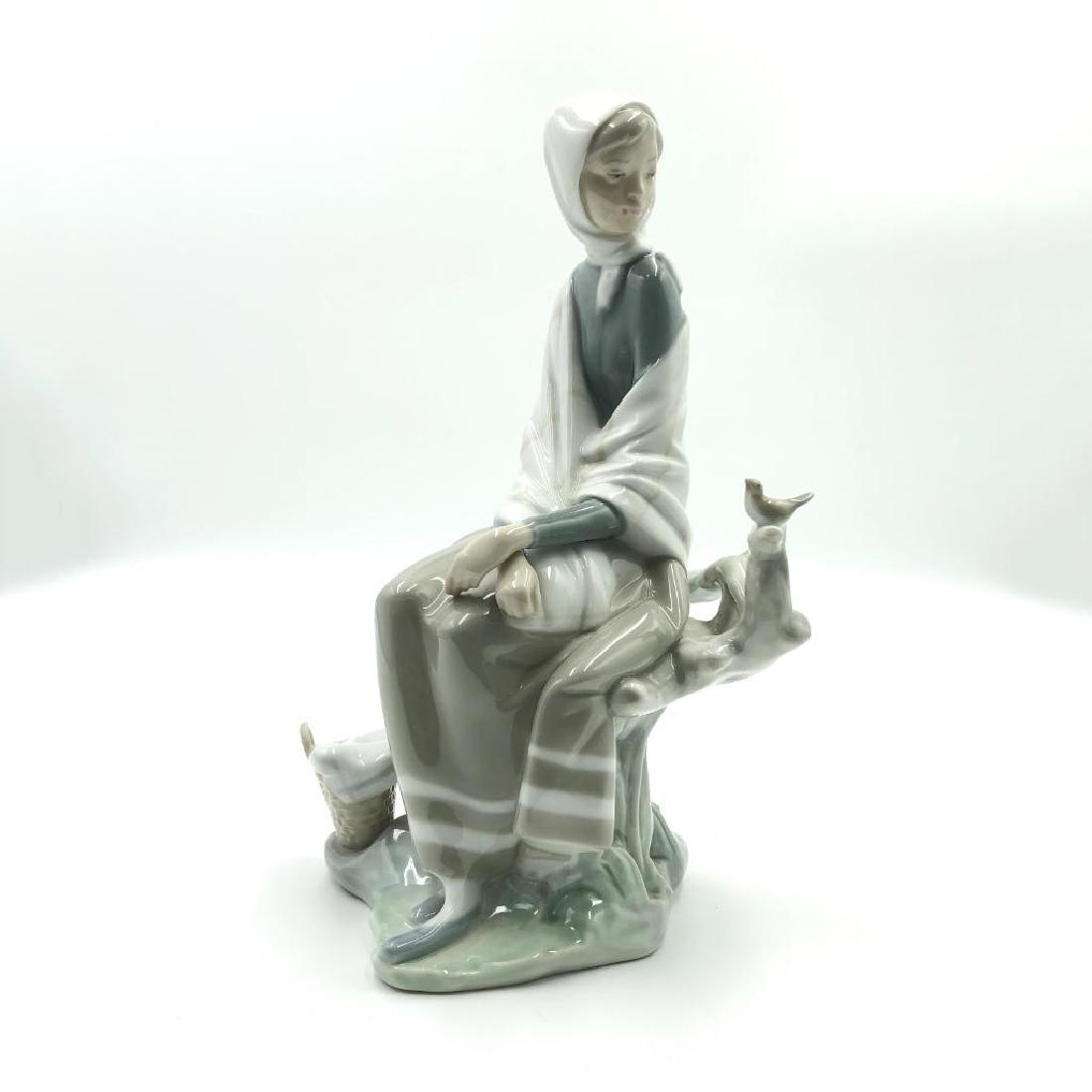 LLADRO PORCELAIN FIGURINE GIRL WITH BIRD AND BASKET (1 of 3)