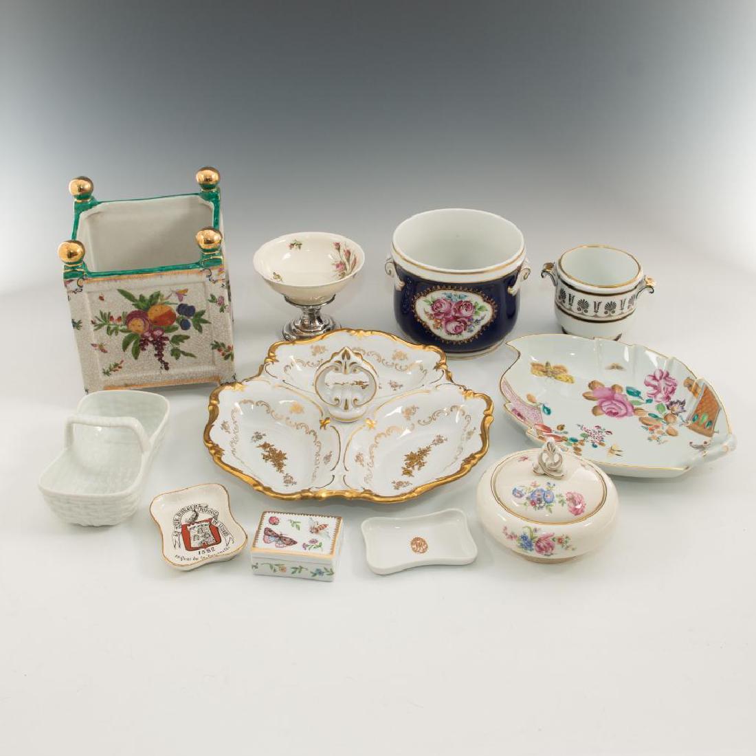 GROUP OF 11 EUROPEAN CERAMIC PORCELAIN TRAYS AND BOWLS (1 of 7)