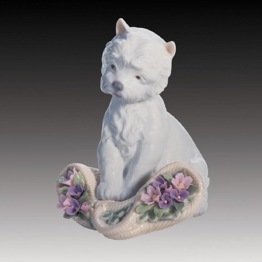 LLADRO PORCELAIN FIGURINE OF A DOG