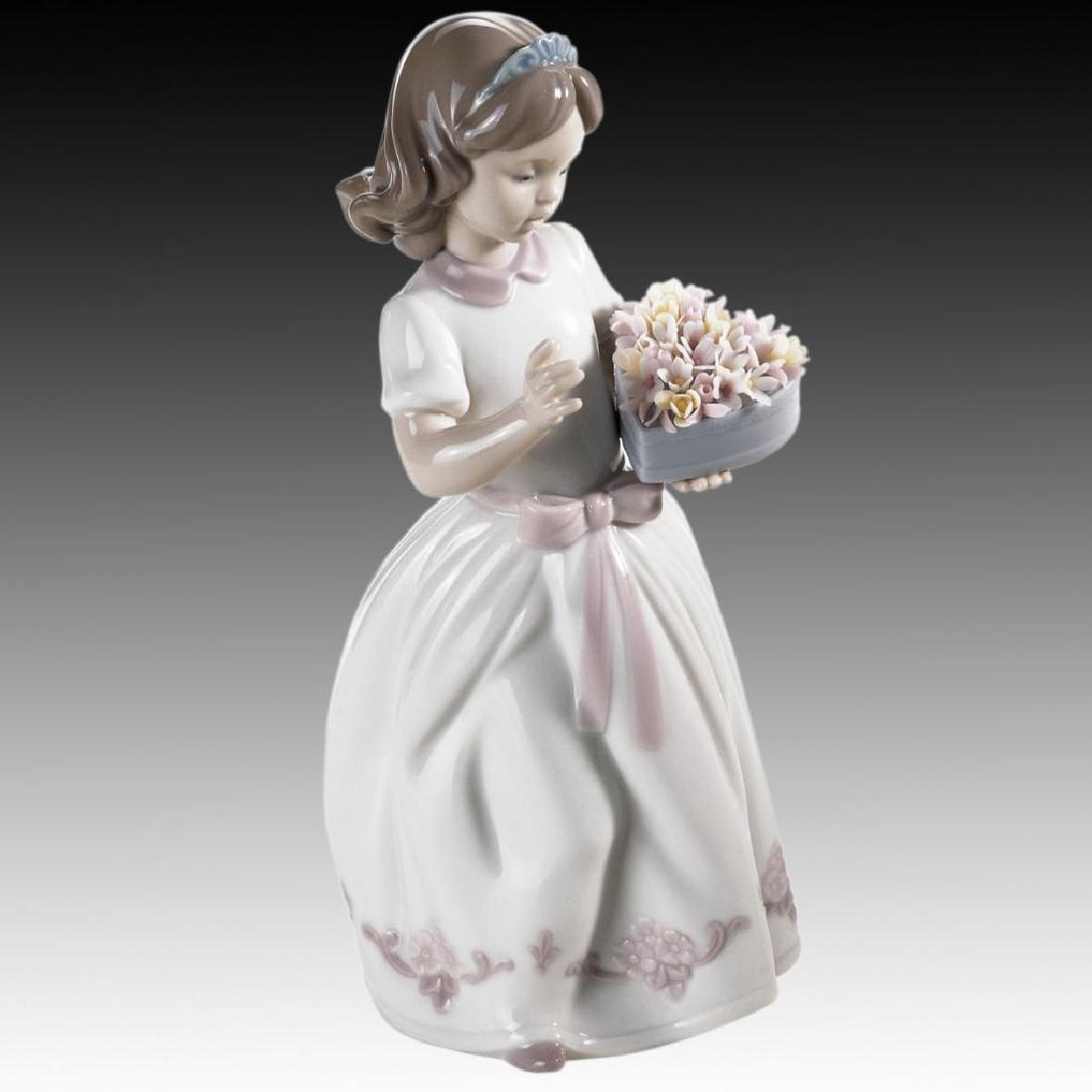 LLADRO PORCELAIN FIGURINE GIRL WITH FLOWERS (1 of 1)