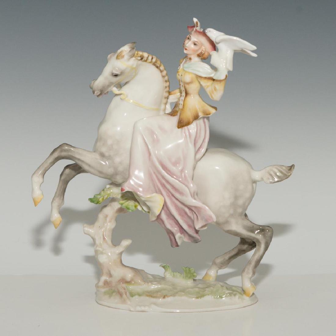 HUTSCHENREUTHER PORCELAIN GROUP FIGURINE LADY FALCONER (1 of 3)