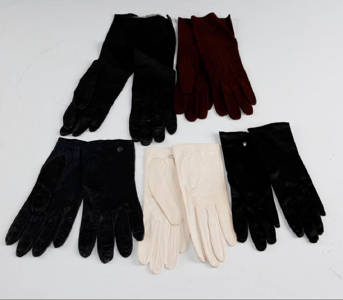 5 PAIRS OF VINTAGE ASSORTED LADIES GLOVES: 5 pairs of Vintage Ladies Assorted Leather and Fabric gloves. Ladies gloves in assorted lengths and materials. Dimensions: Size 6 Country of Origin: France, Italy
