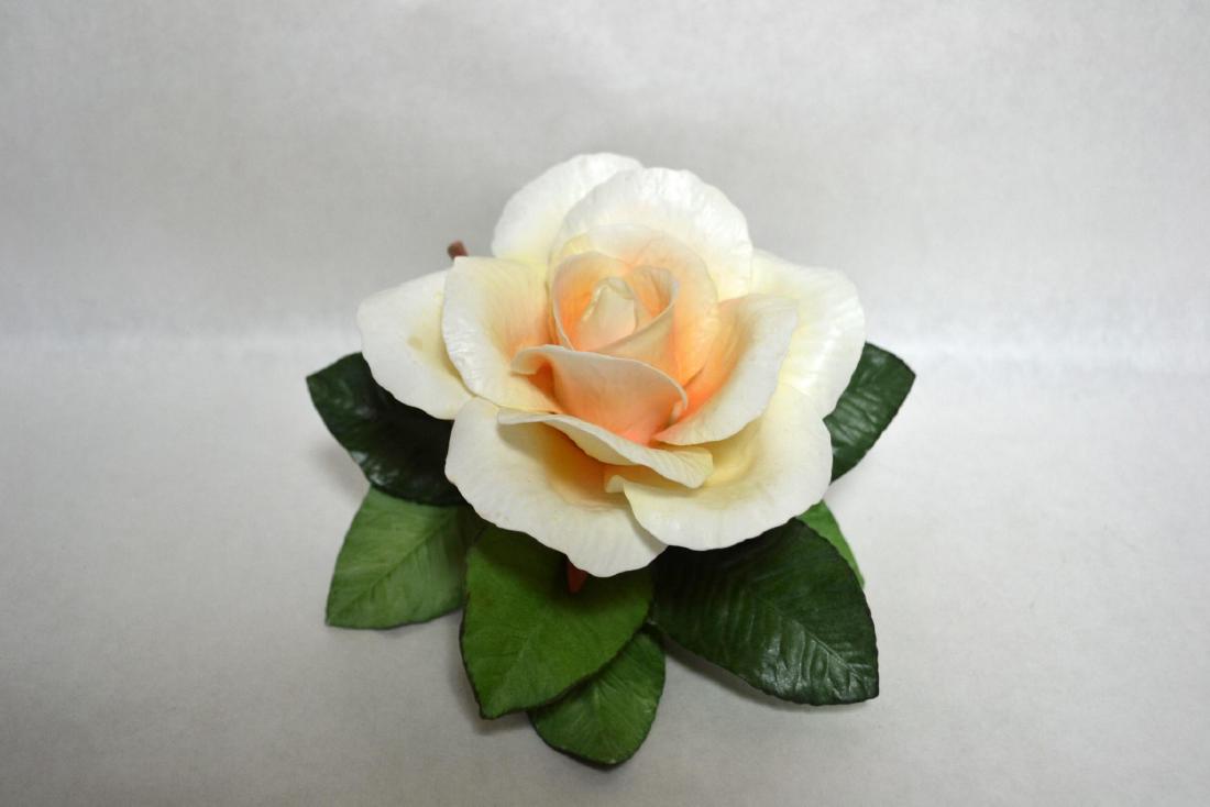 BOEHM PORCELAIN THE NIGHT BEFORE CHRISTMAS ROSE (1 of 4)